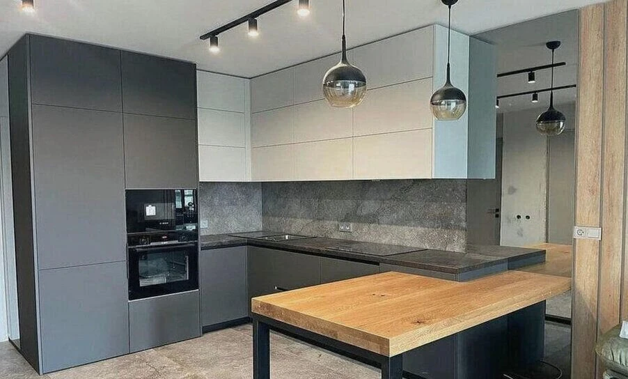 Кухня с барной стойкой на заказ по эскизу