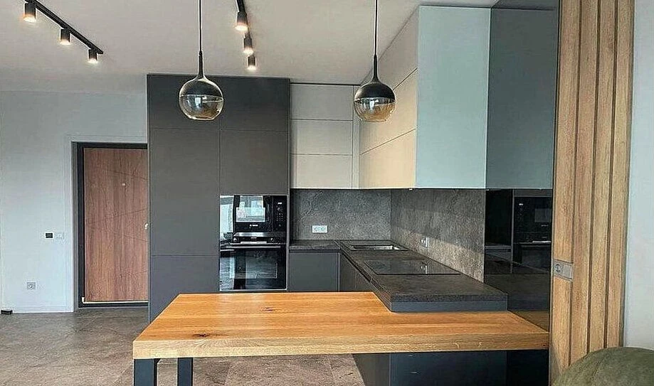 Кухня с барной стойкой на заказ по эскизу
